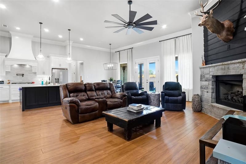 1015 Louise Lane, Weatherford TX 76087 - Photo 6