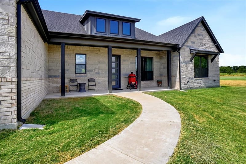 1015 Louise Lane, Weatherford TX 76087 - Photo 4