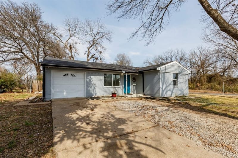 3831 Black Oak Drive, Dallas TX 75241 - Photo 2