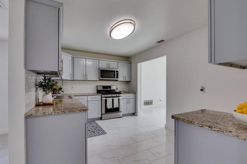 3831 Black Oak Drive, Dallas TX 75241 - Photo 9