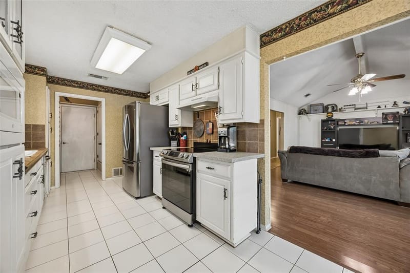 5729 Sage Bloom Drive, Arlington TX 76017 - Photo 6