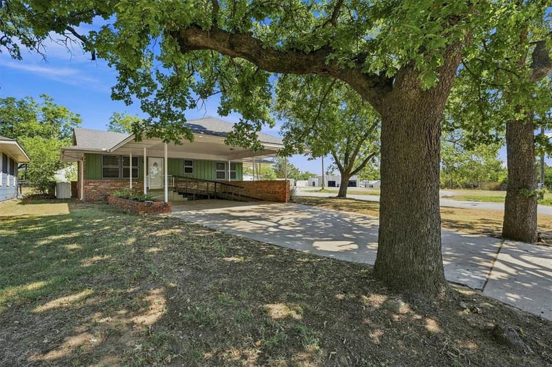 901 W Hanna Street, Denison TX 75020 - Photo 3