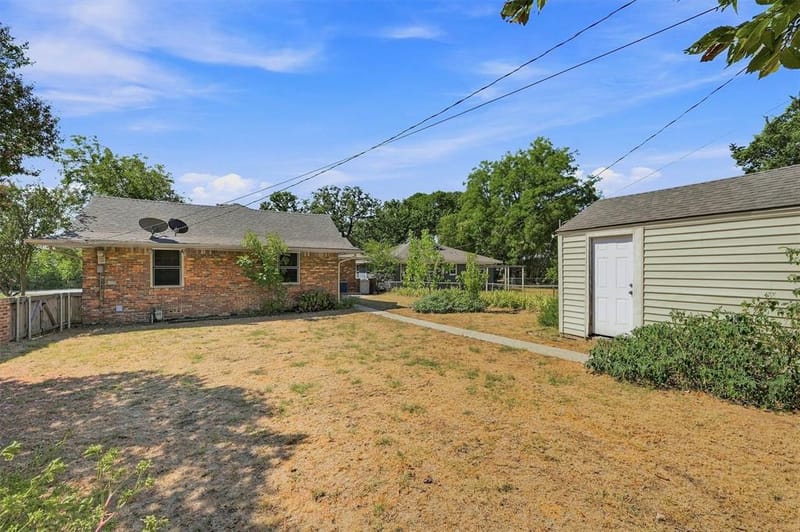 901 W Hanna Street, Denison TX 75020 - Photo 32