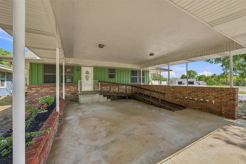 901 W Hanna Street, Denison TX 75020 - Photo 4