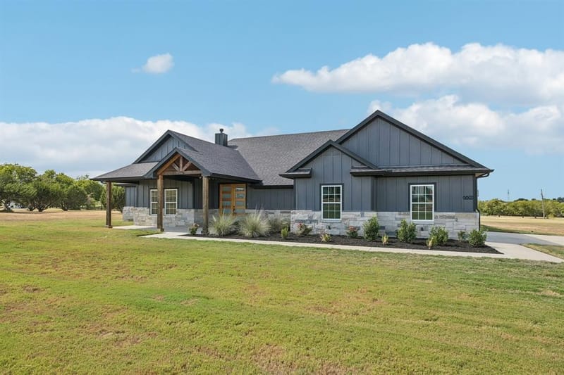 6605 Buffalo Ridge Circle, Godley TX 76044 - Photo 3