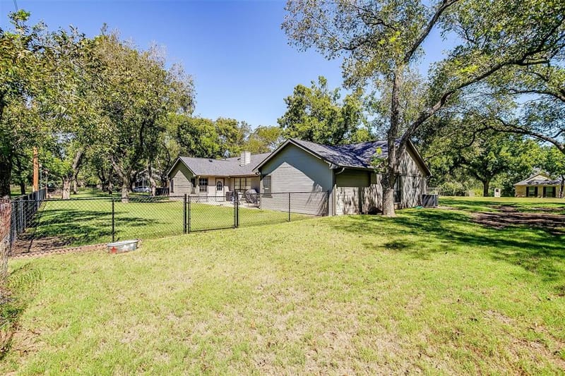 8621 Ravenswood Road, Granbury TX 76049 - Photo 6