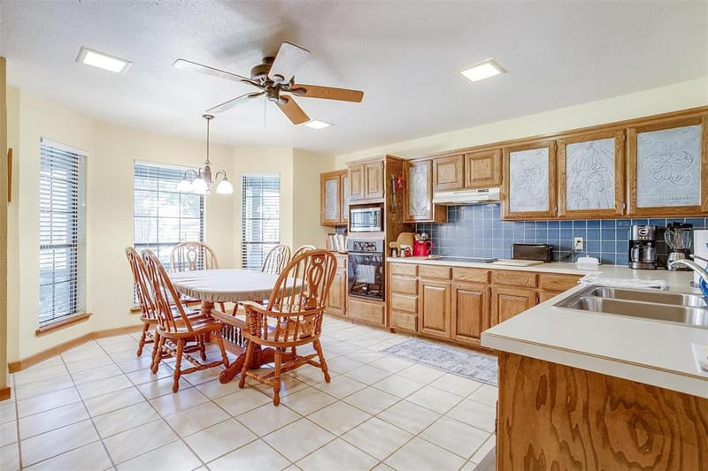 8621 Ravenswood Road, Granbury TX 76049 - Photo 19
