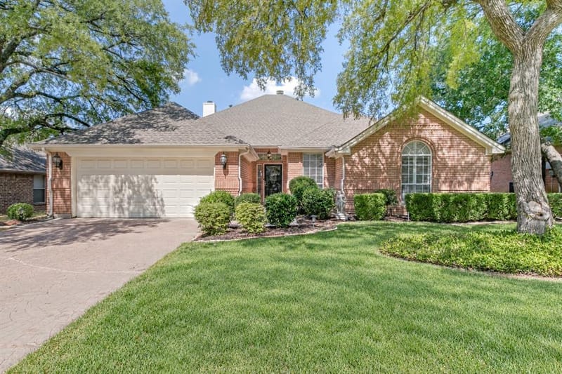 2605 Bent Tree Drive, Hurst TX 76054
