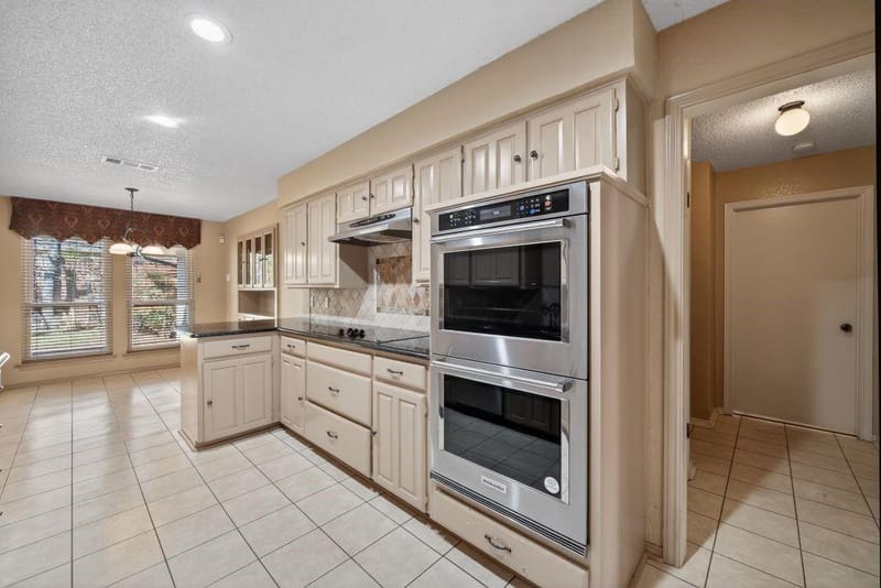 1800 High Vista Court, Fort Worth TX 76112 - Photo 10