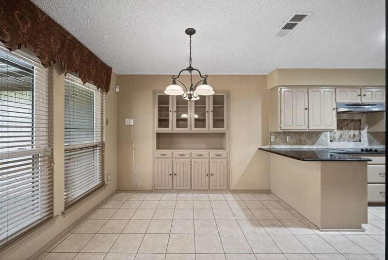 1800 High Vista Court, Fort Worth TX 76112 - Photo 11