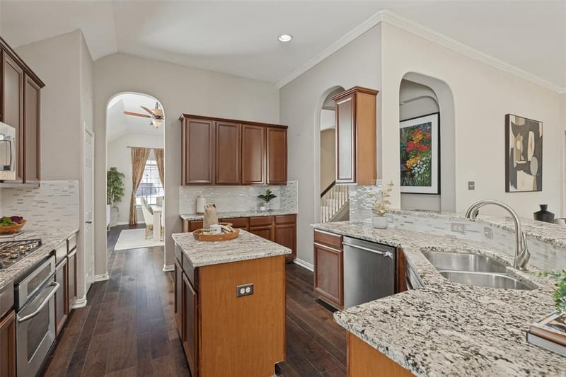 10796 Astoria Drive, Frisco TX 75035 - Photo 6