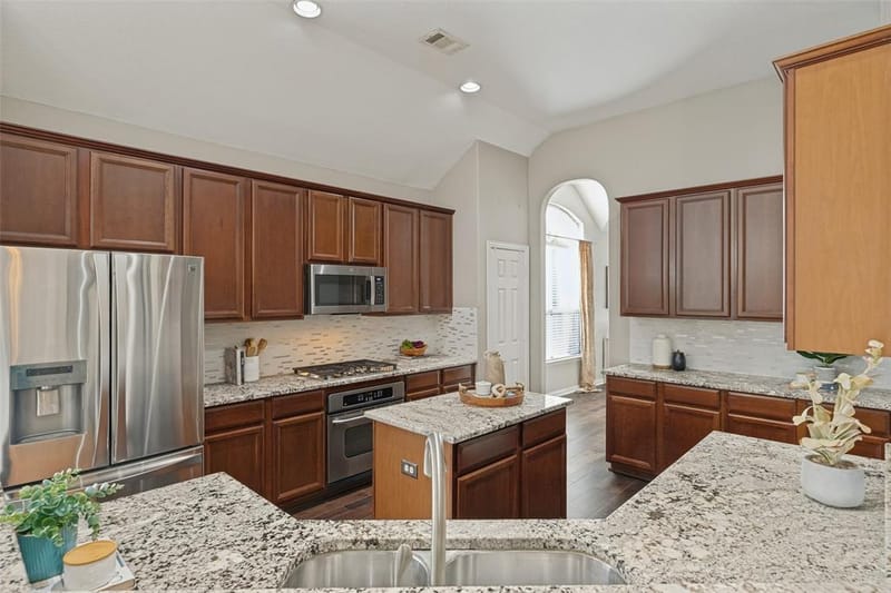 10796 Astoria Drive, Frisco TX 75035 - Photo 7