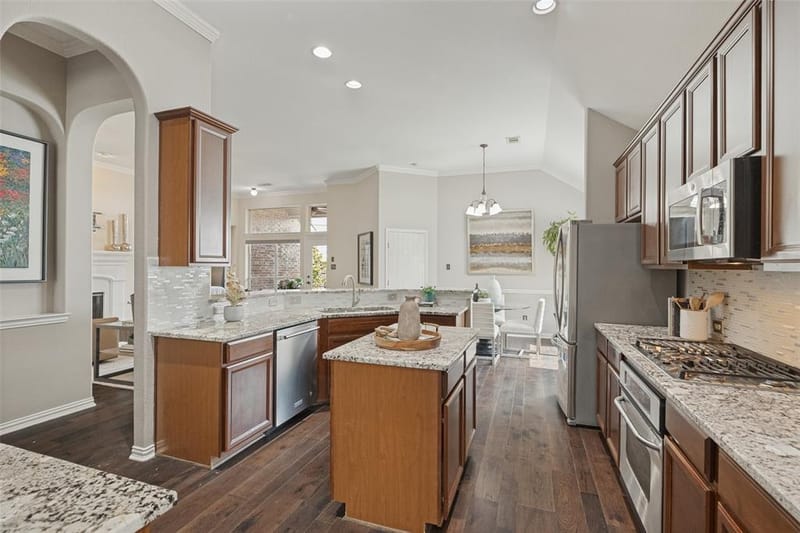 10796 Astoria Drive, Frisco TX 75035 - Photo 9