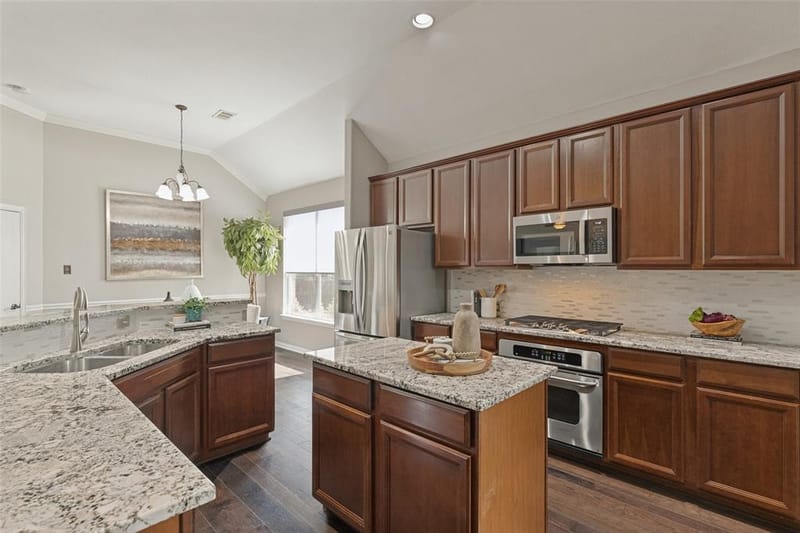 10796 Astoria Drive, Frisco TX 75035 - Photo 8