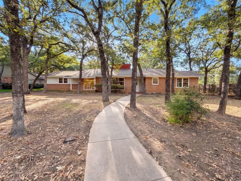 1725 Danciger Drive, Fort Worth TX 76112