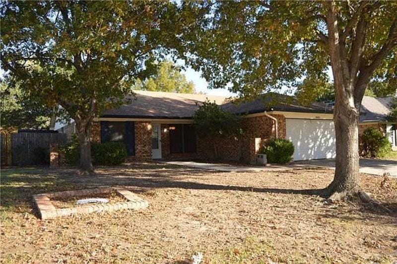 6401 Pilgrim Lane, Arlington TX 76002 - Photo 6