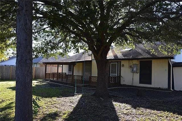 6401 Pilgrim Lane, Arlington TX 76002 - Photo 3