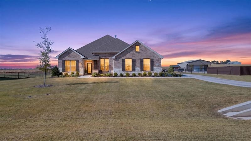 4004 Sanger Meadow Drive, Sanger TX 76266