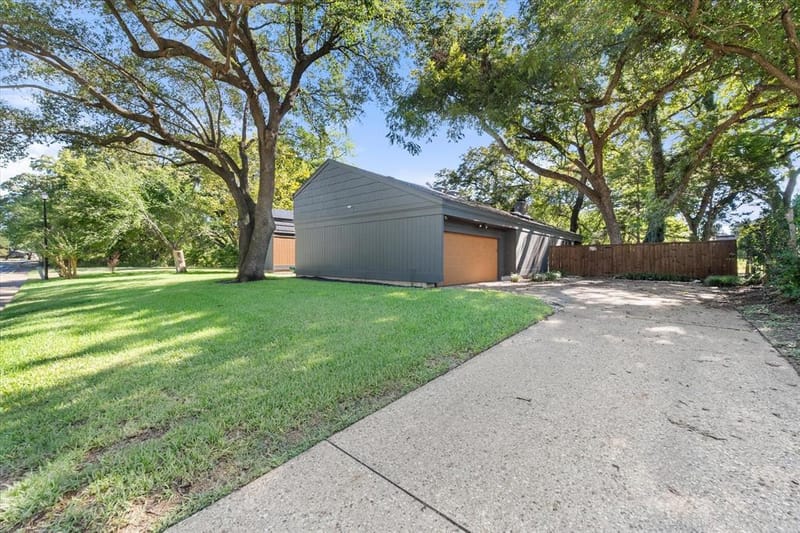 656 The Meadows Parkway, DeSoto TX 75115 - Photo 3
