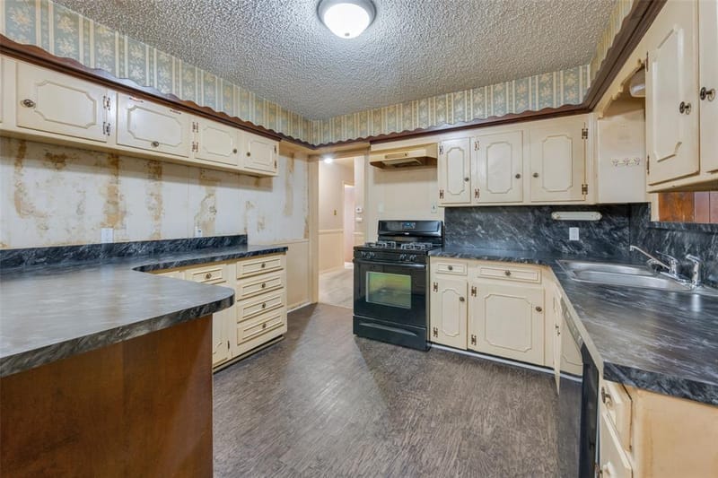 825 Glenda Drive, Bedford TX 76022 - Photo 8