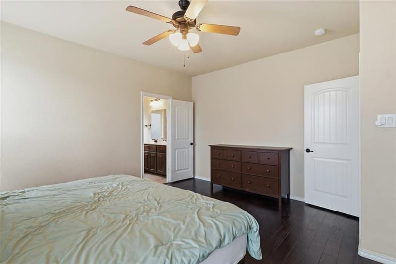 1713 Falling Star Drive, Fort Worth TX 76052 - Photo 5