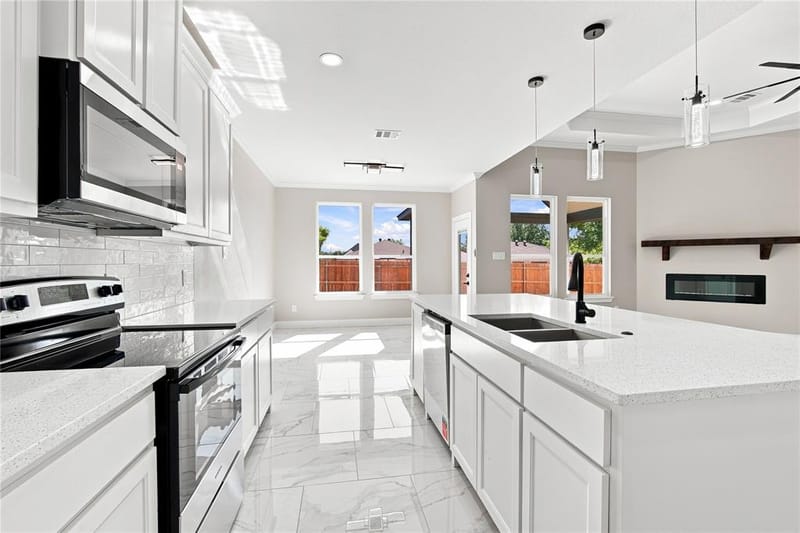 1606 Avenue C, Grand Prairie TX 75051 - Photo 10