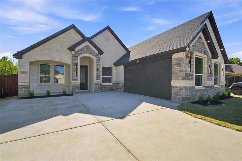 1606 Avenue C, Grand Prairie TX 75051 - Photo 4