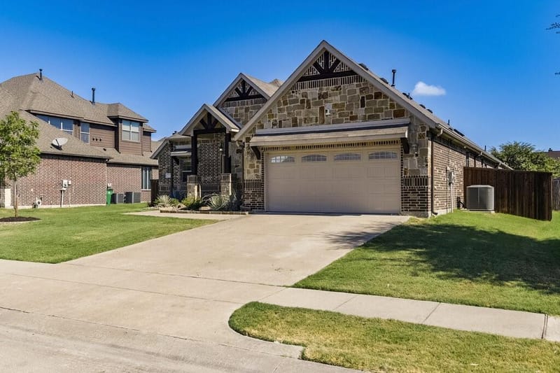 115 Traveller Street, Waxahachie TX 75165 - Photo 2
