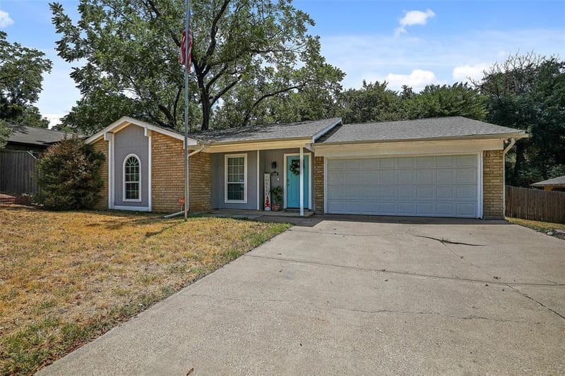 6306 Orchard Hill Drive, Arlington TX 76016 - Photo 2