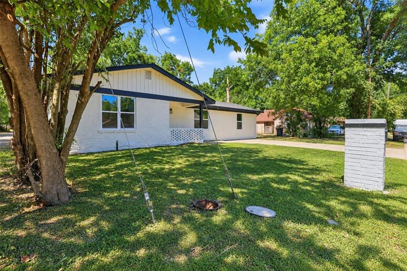 905 N Wood Street, Cleburne TX 76033 - Photo 2