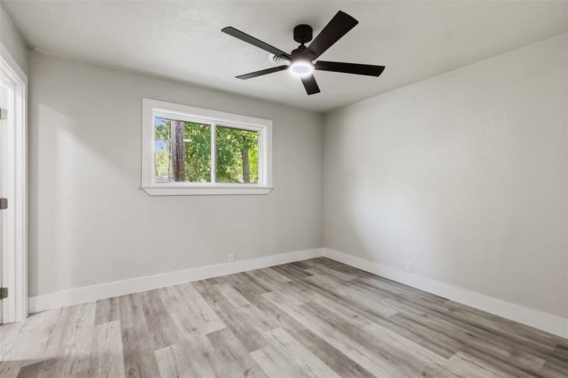 905 N Wood Street, Cleburne TX 76033 - Photo 16