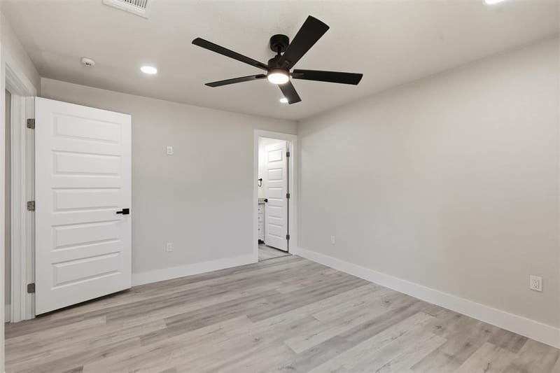 905 N Wood Street, Cleburne TX 76033 - Photo 12