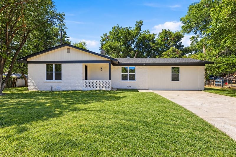 905 N Wood Street, Cleburne TX 76033