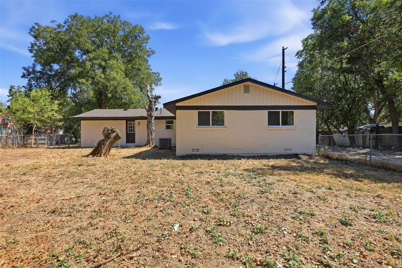 905 N Wood Street, Cleburne TX 76033 - Photo 24
