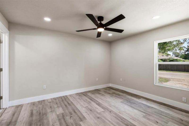 905 N Wood Street, Cleburne TX 76033 - Photo 10