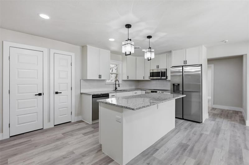 905 N Wood Street, Cleburne TX 76033 - Photo 8