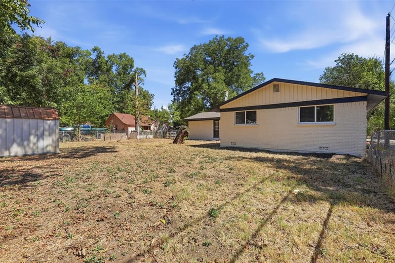 905 N Wood Street, Cleburne TX 76033 - Photo 25