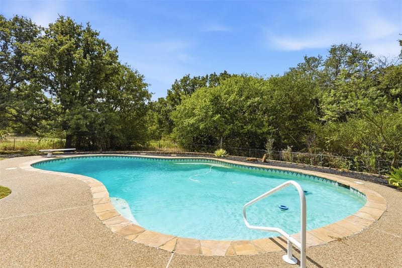 802 Justin Court, Keene TX 76059 - Photo 23
