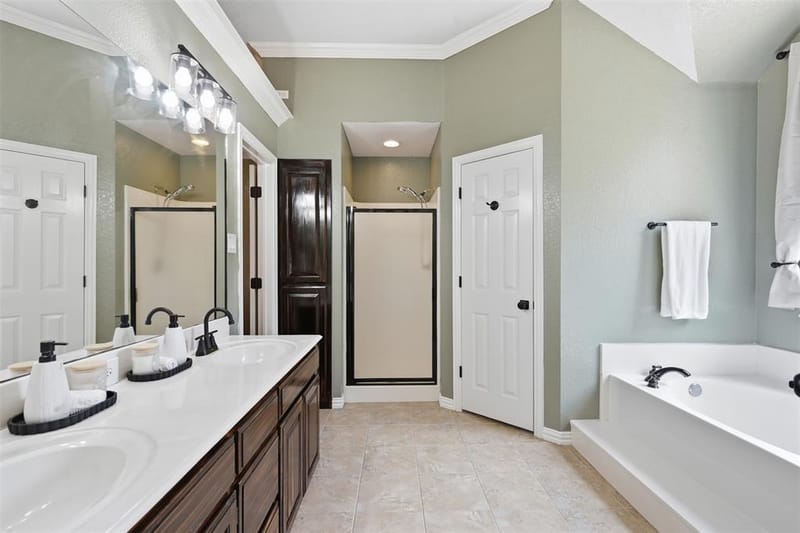 802 Justin Court, Keene TX 76059 - Photo 14
