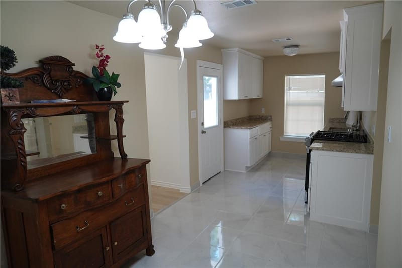 2313 N Riverside Drive, Fort Worth TX 76111 - Photo 13