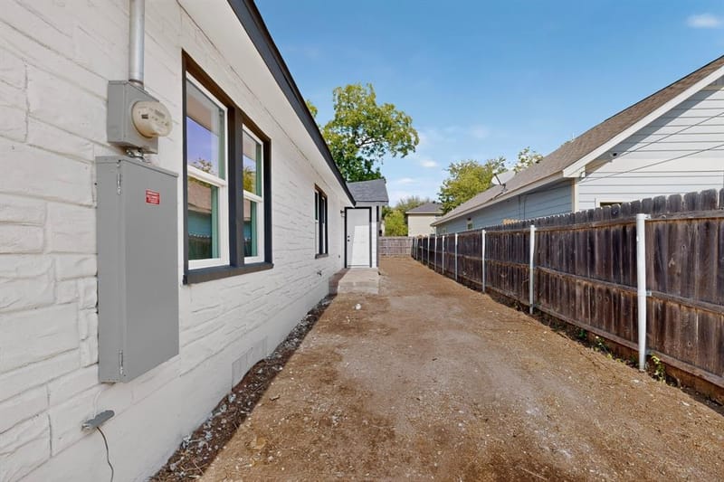 4427 Frank Street, Dallas TX 75210 - Photo 36