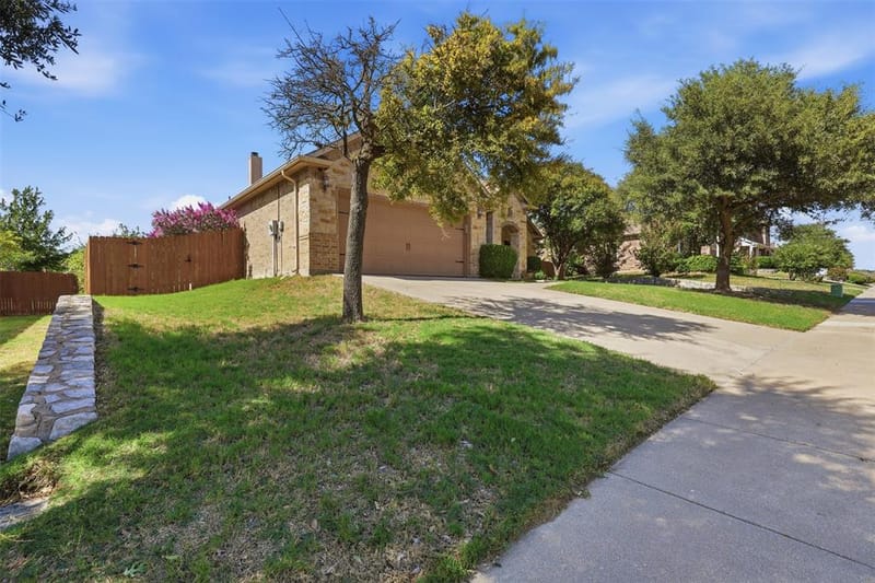 713 Saddle Ridge Trail, Weatherford TX 76087 - Photo 2