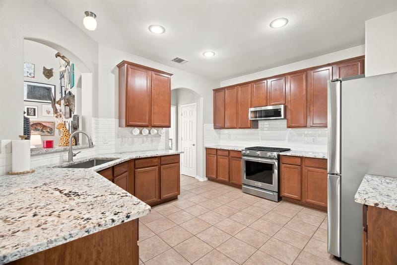 909 Charleston Lane, Savannah TX 76227 - Photo 13