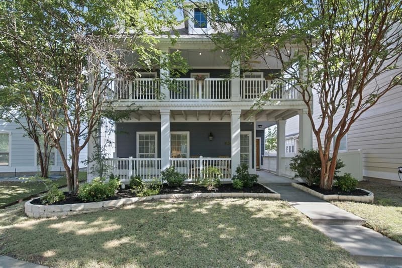 909 Charleston Lane, Savannah TX 76227