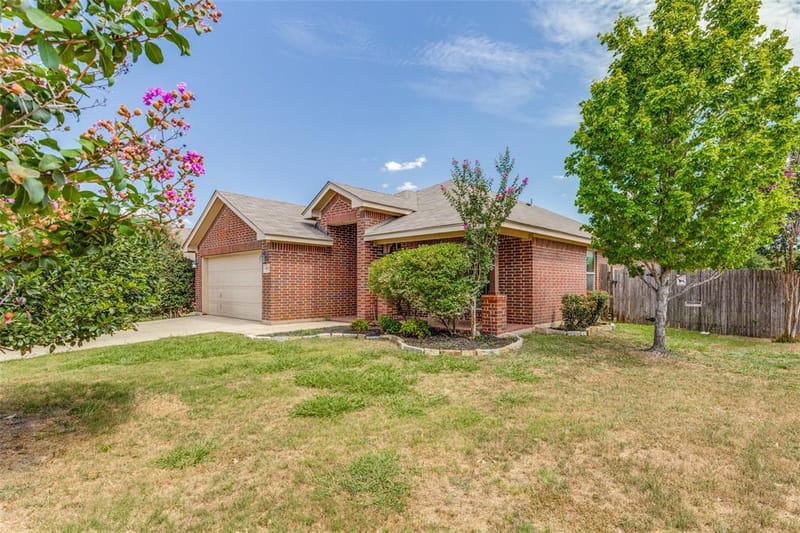 417 Brookhollow Lane, Saginaw TX 76131