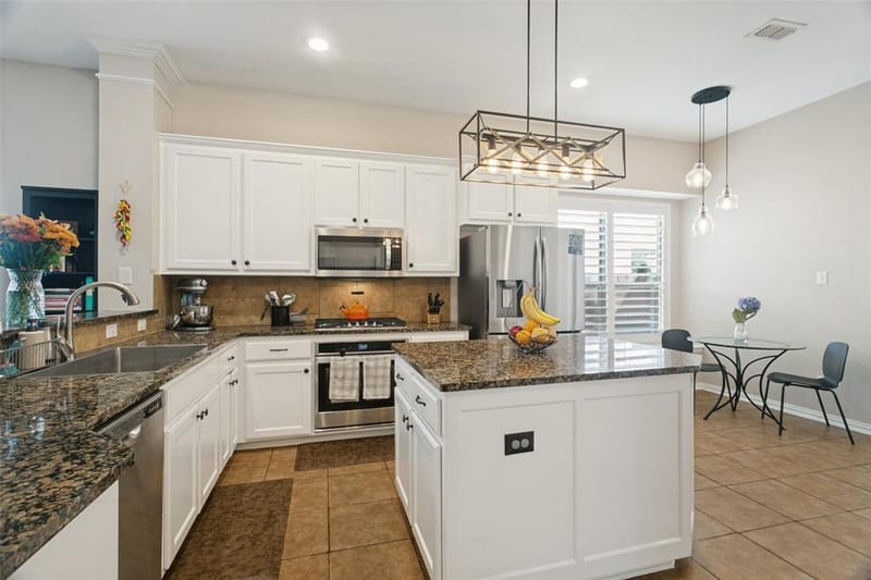 1037 Honeysuckle, Grapevine TX 76051 - Photo 6