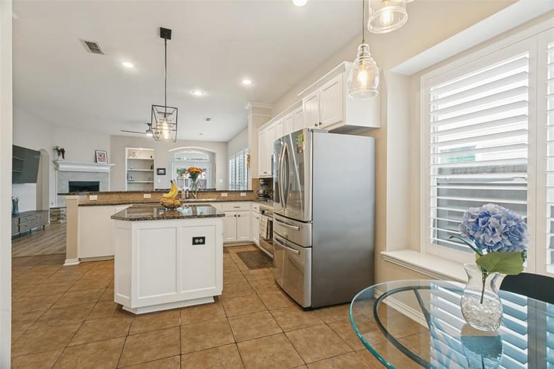 1037 Honeysuckle, Grapevine TX 76051 - Photo 7