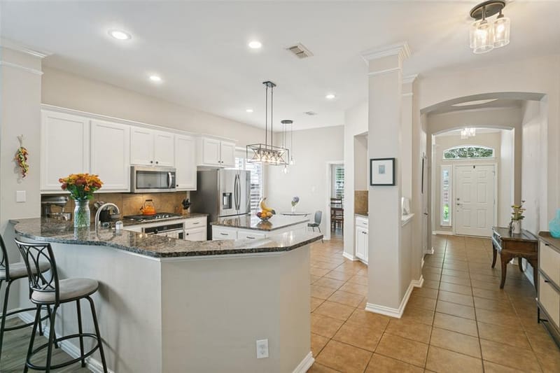 1037 Honeysuckle, Grapevine TX 76051 - Photo 3