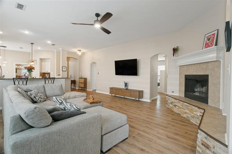 1037 Honeysuckle, Grapevine TX 76051 - Photo 5