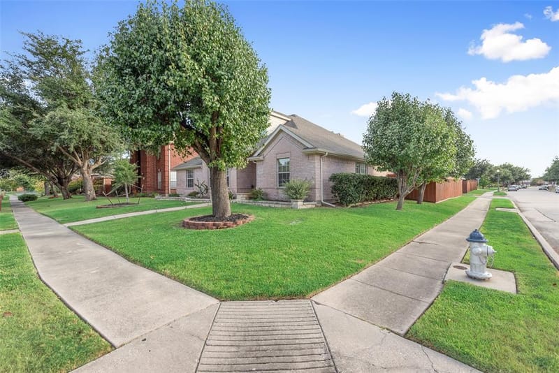 1529 Dimmit Drive, Carrollton TX 75010 - Photo 4